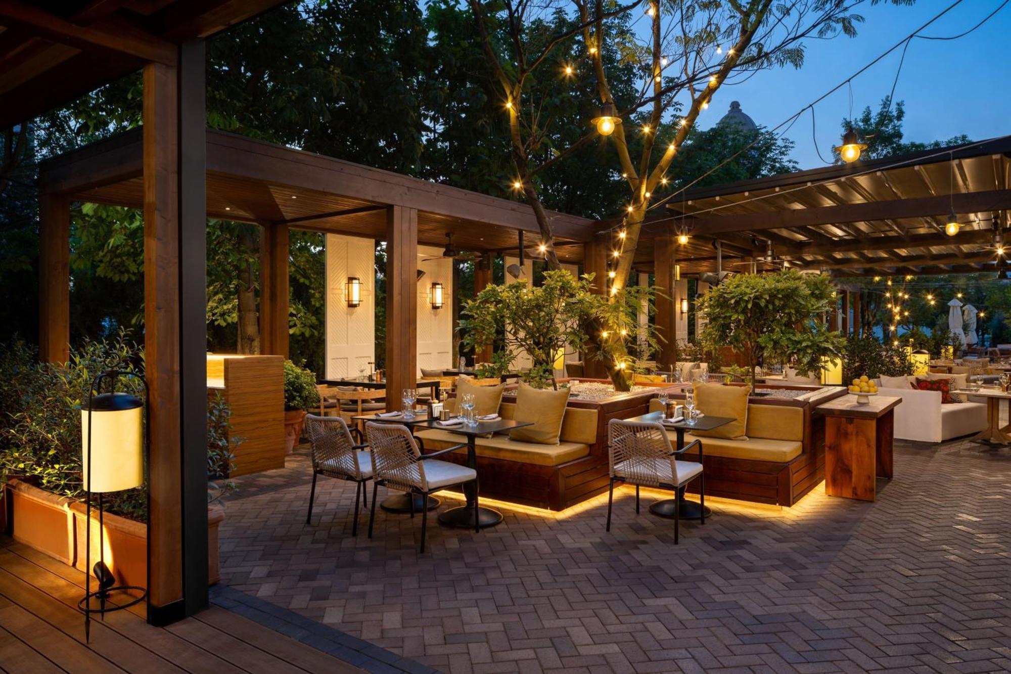 Jw Marriott Bucharest Grand Hotel Exterior photo The Terrace